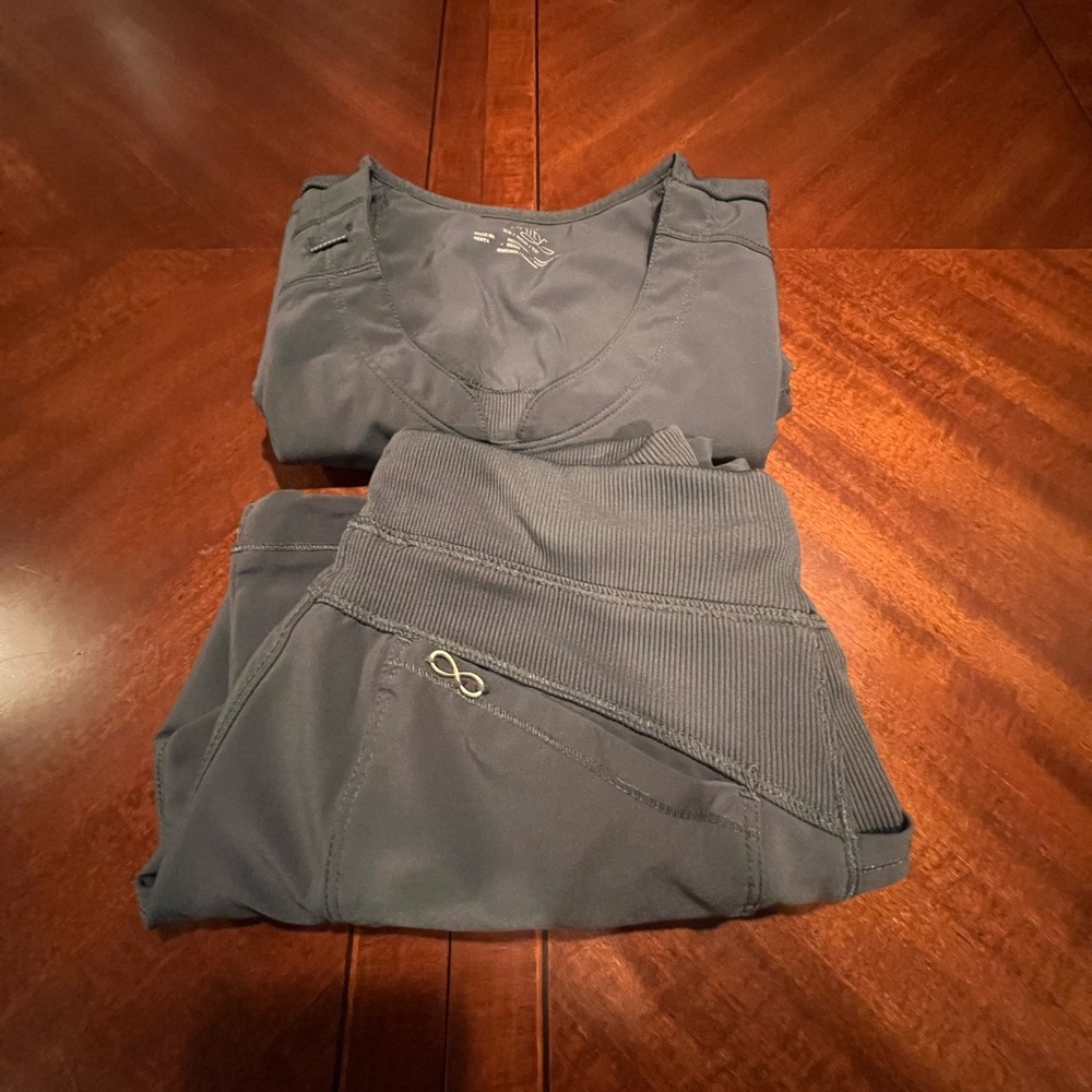 Women’s Cherokee Infinity scrubs